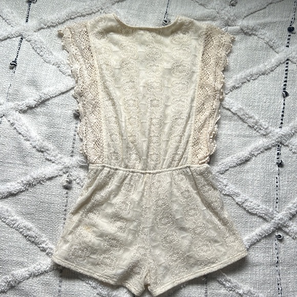 Beach Summer Romper - Picture 2 of 4